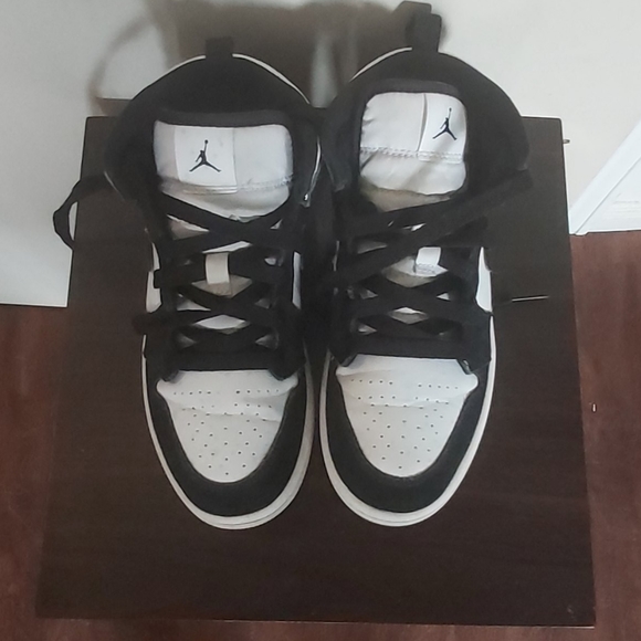 Glow in the dark Nike high top jordans! 😮 - Picture 4 of 5